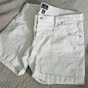 White Gap denim boyfriend short size 16.